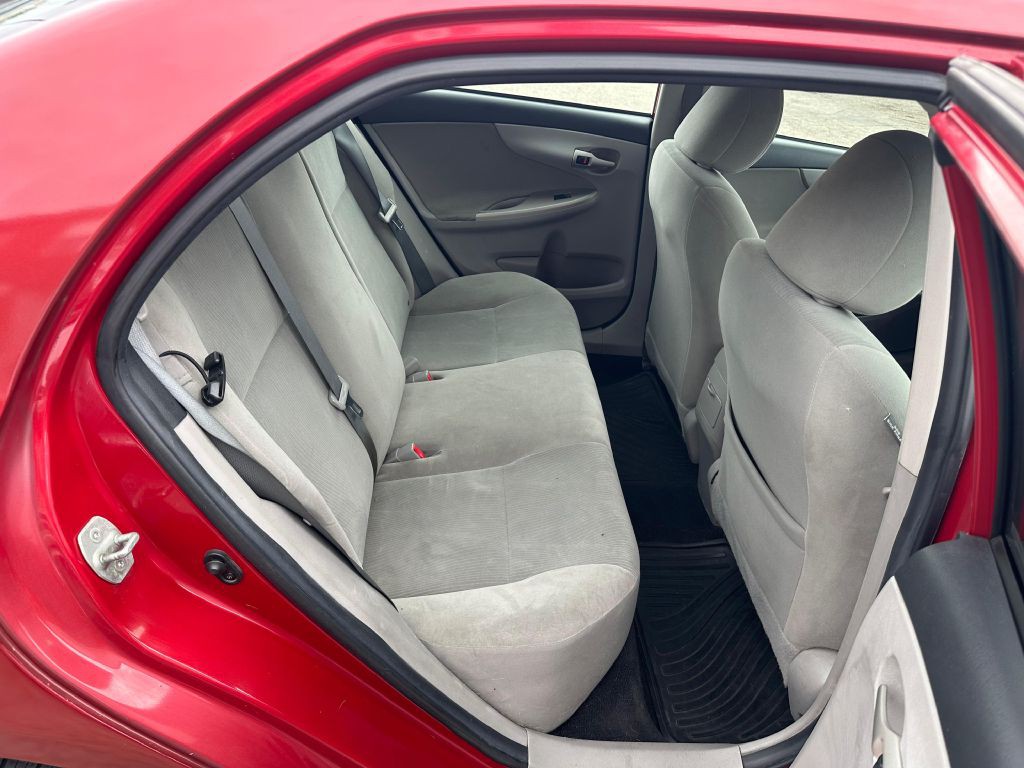 2013 Toyota Corolla Image 18