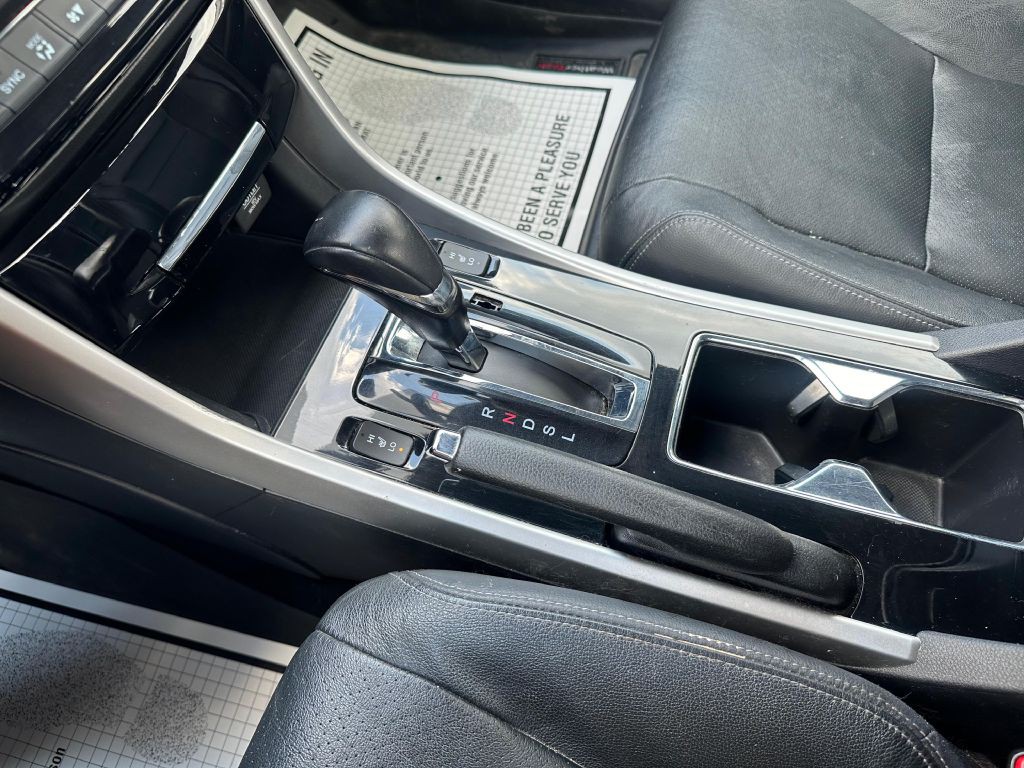 2017 Honda Accord Image 18