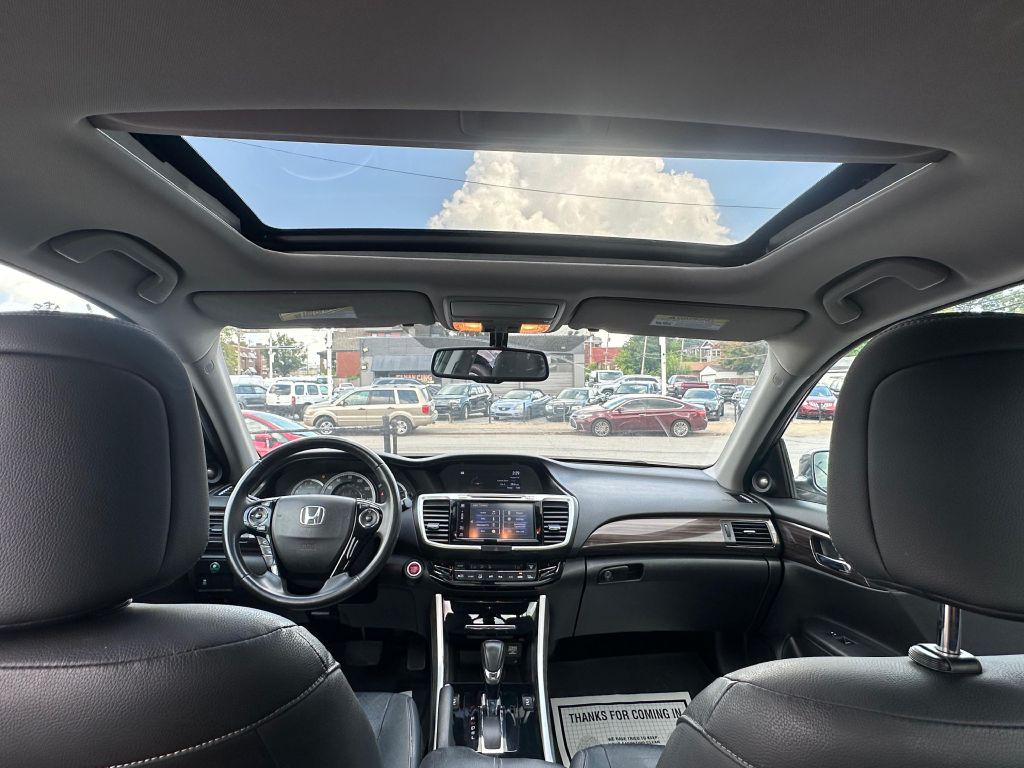 2017 Honda Accord Image 21