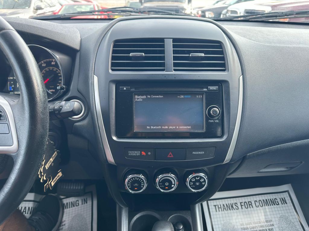 2014 Mitsubishi Outlander Image 16