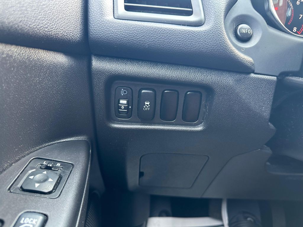 2014 Mitsubishi Outlander Image 22