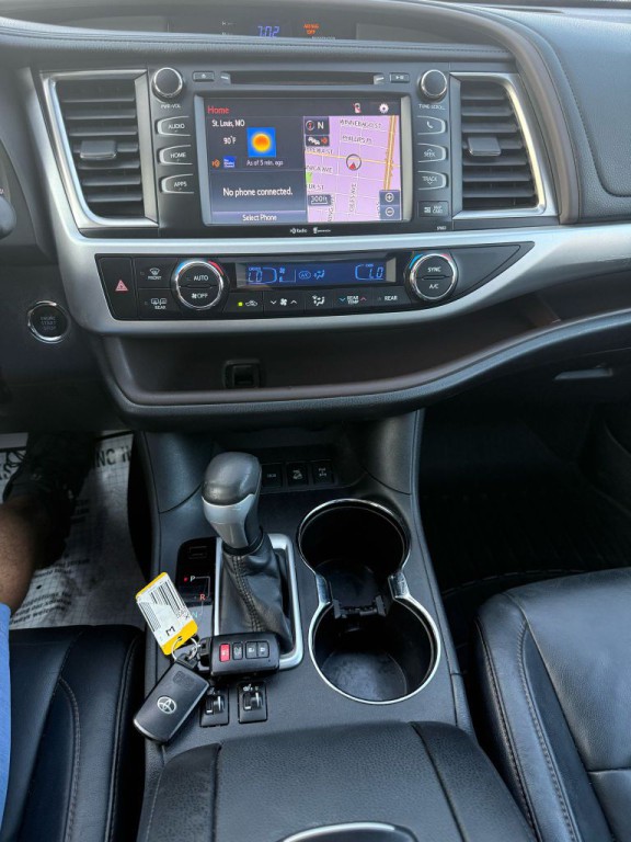 2014 Toyota Highlander Image 16