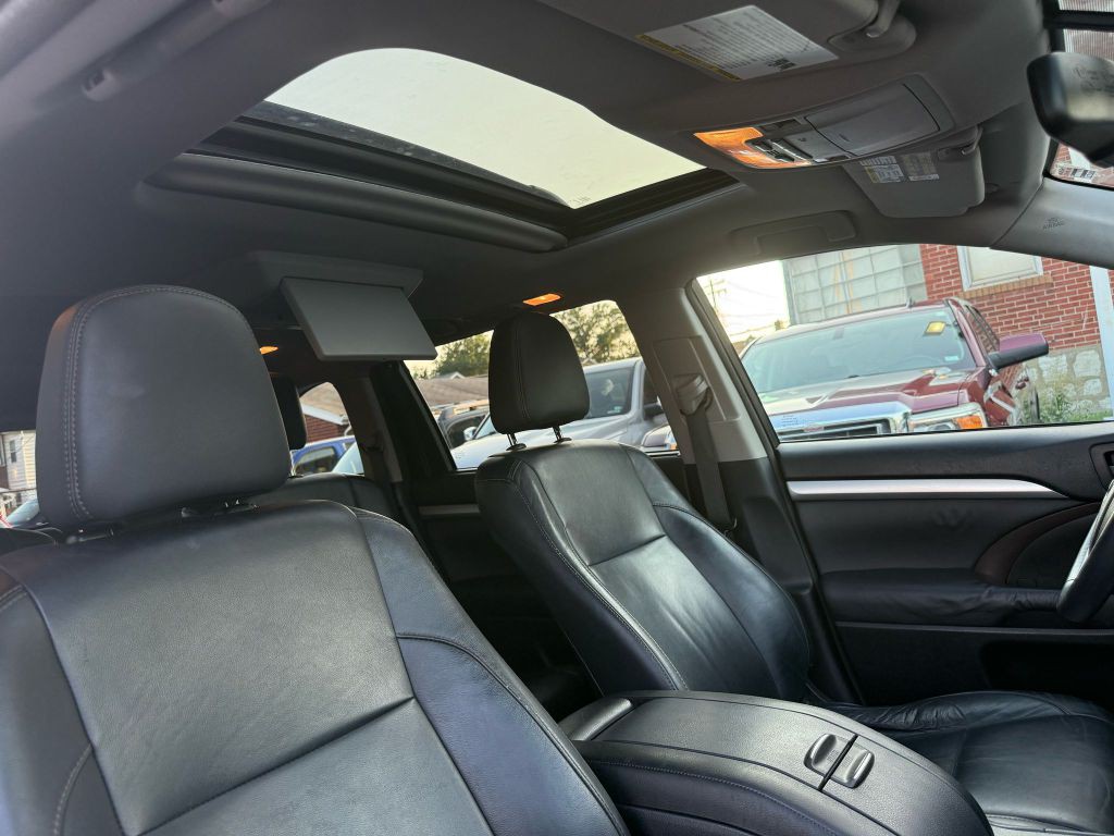 2014 Toyota Highlander Image 17