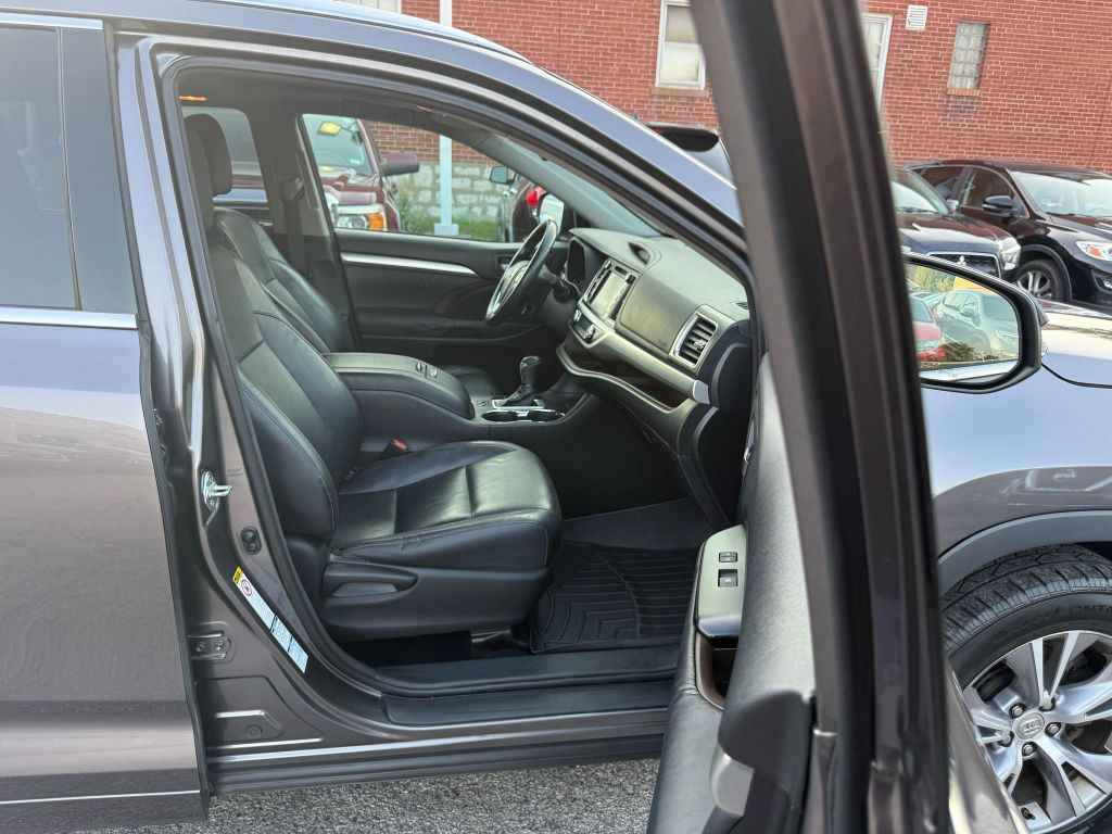 2014 Toyota Highlander Image 19