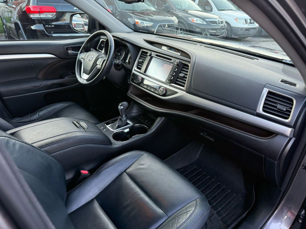 2014 Toyota Highlander Image 21