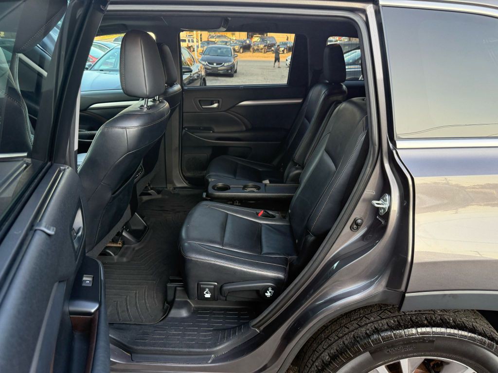 2014 Toyota Highlander Image 22