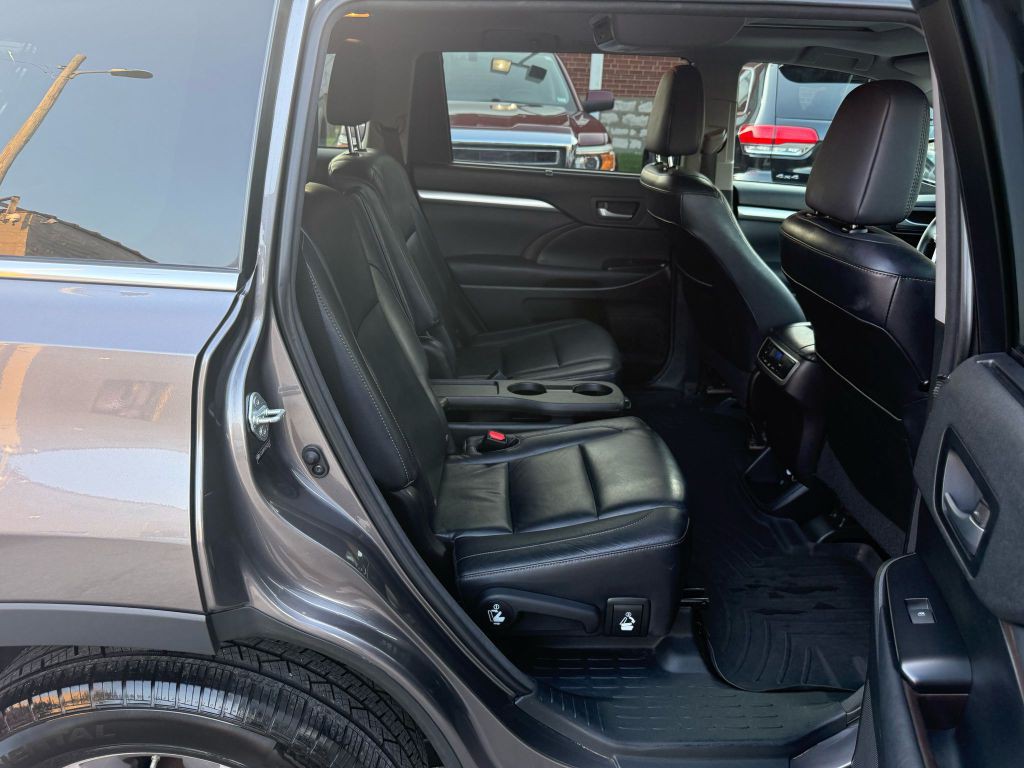 2014 Toyota Highlander Image 25