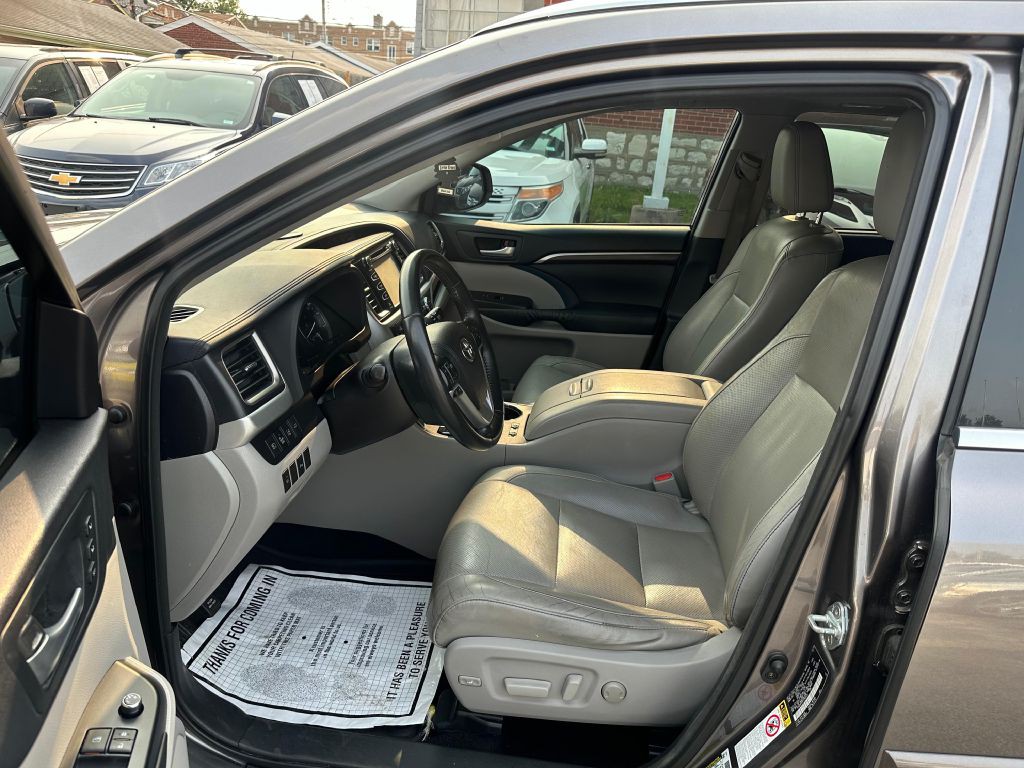 2015 Toyota Highlander Image 11