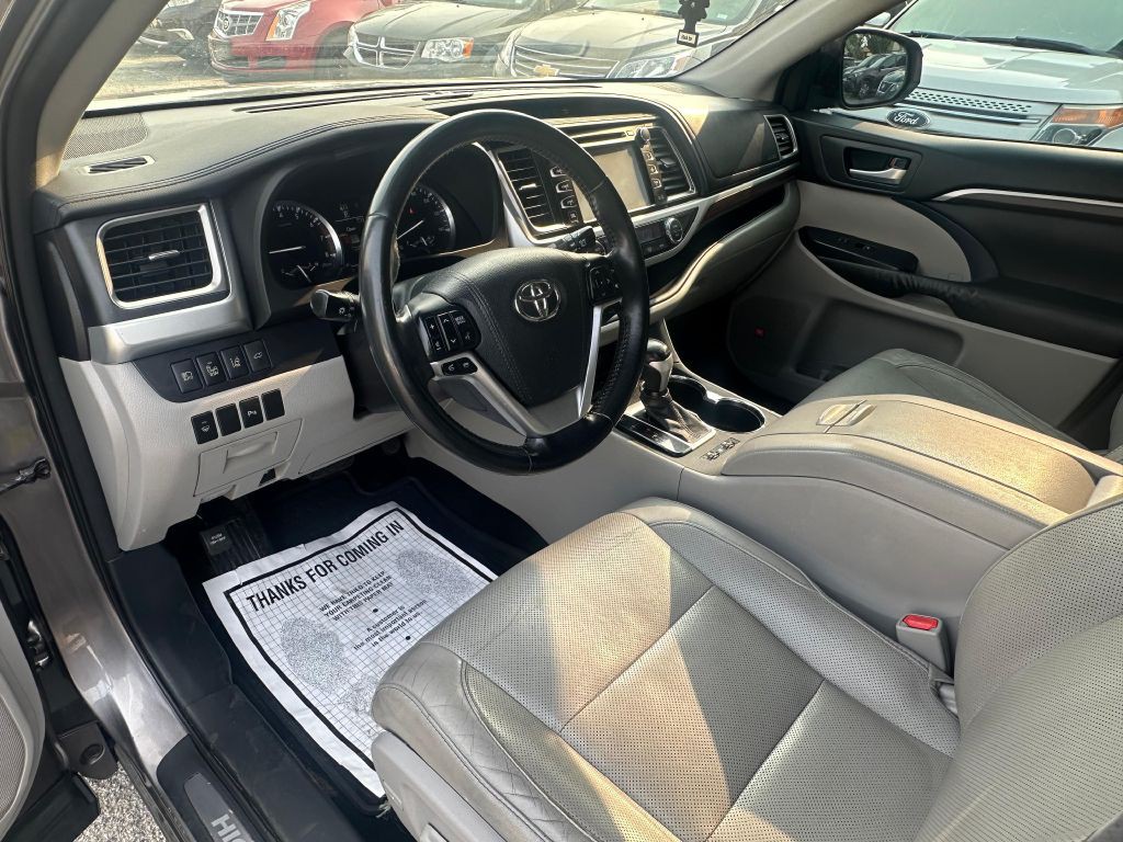 2015 Toyota Highlander Image 12