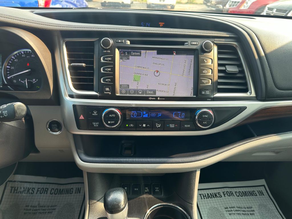 2015 Toyota Highlander Image 16