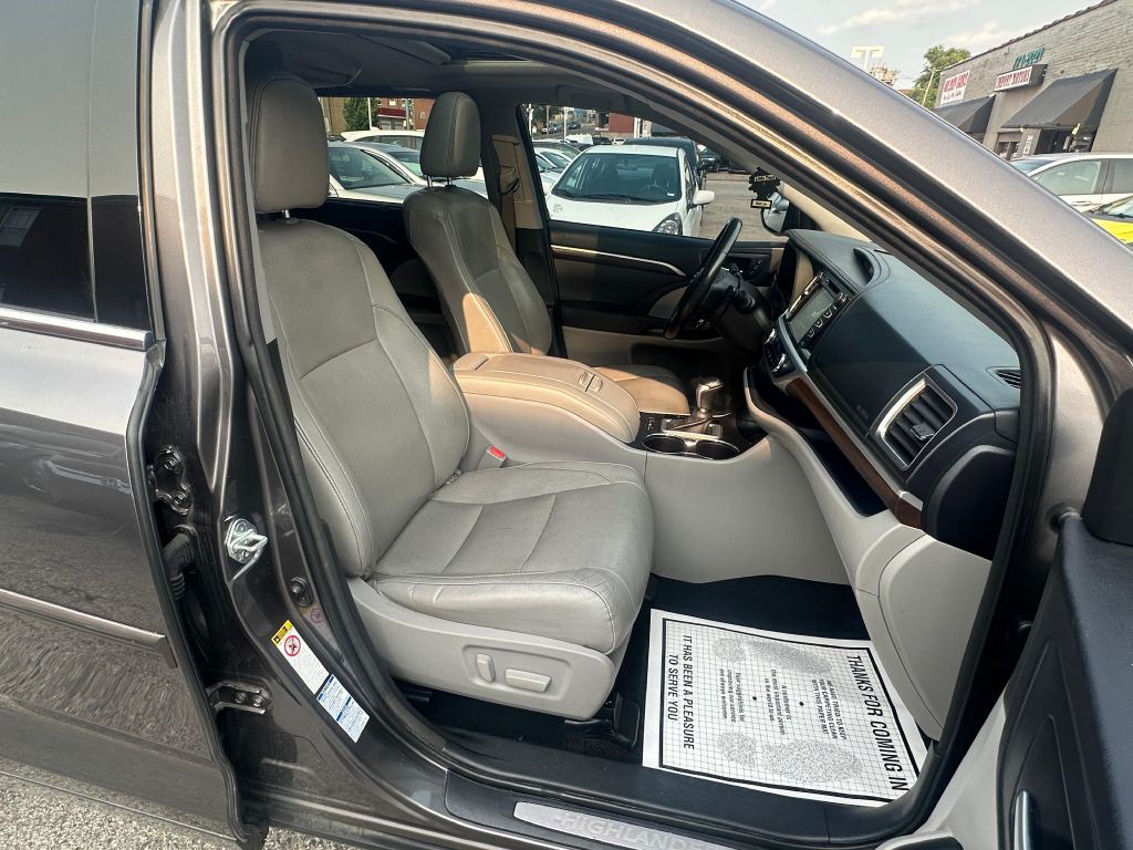 2015 Toyota Highlander Image 18