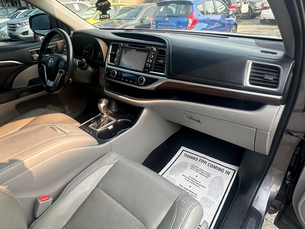 2015 Toyota Highlander Image 19