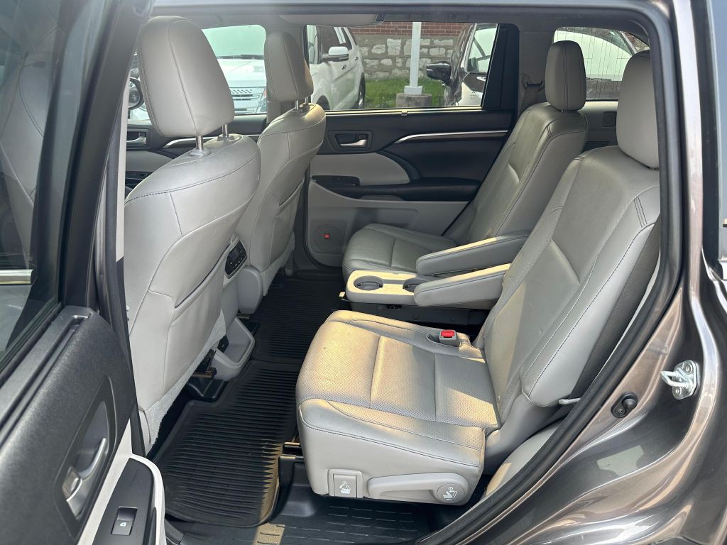 2015 Toyota Highlander Image 21