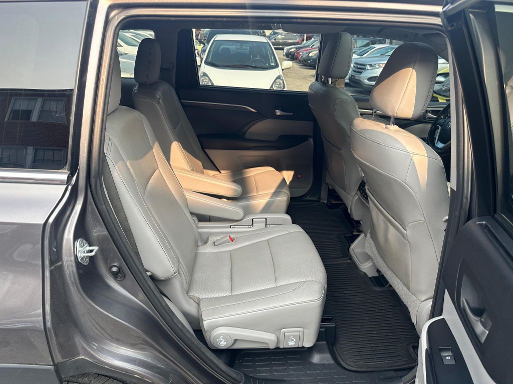 2015 Toyota Highlander Image 23