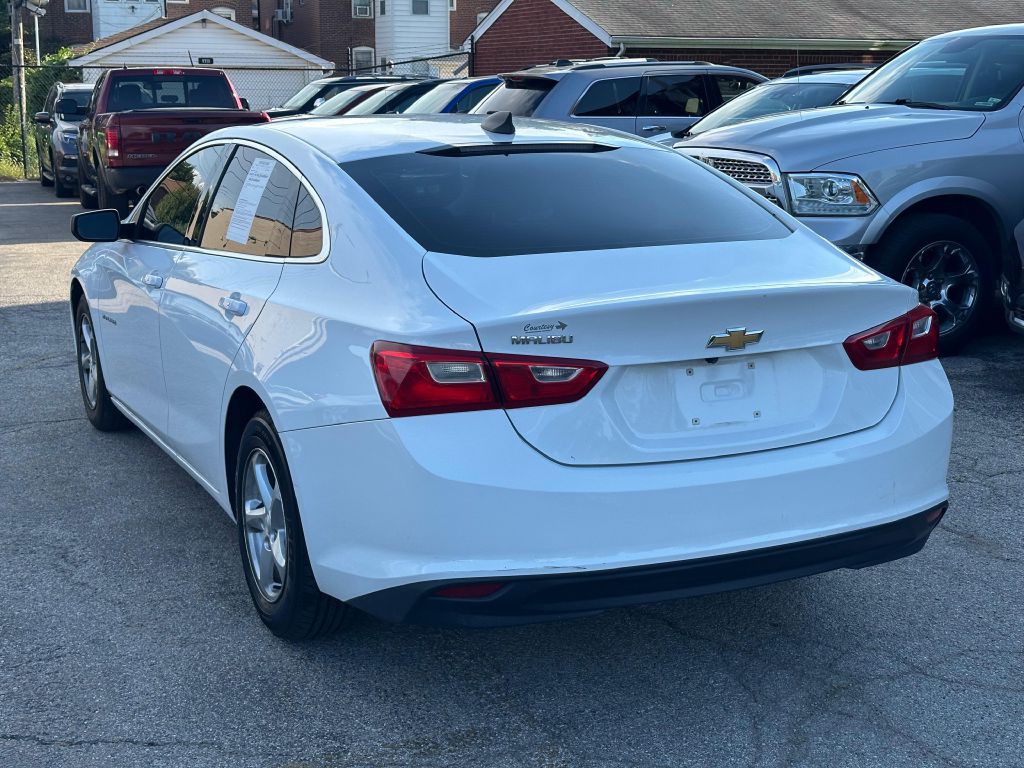 2017 Chevrolet Malibu Image 4