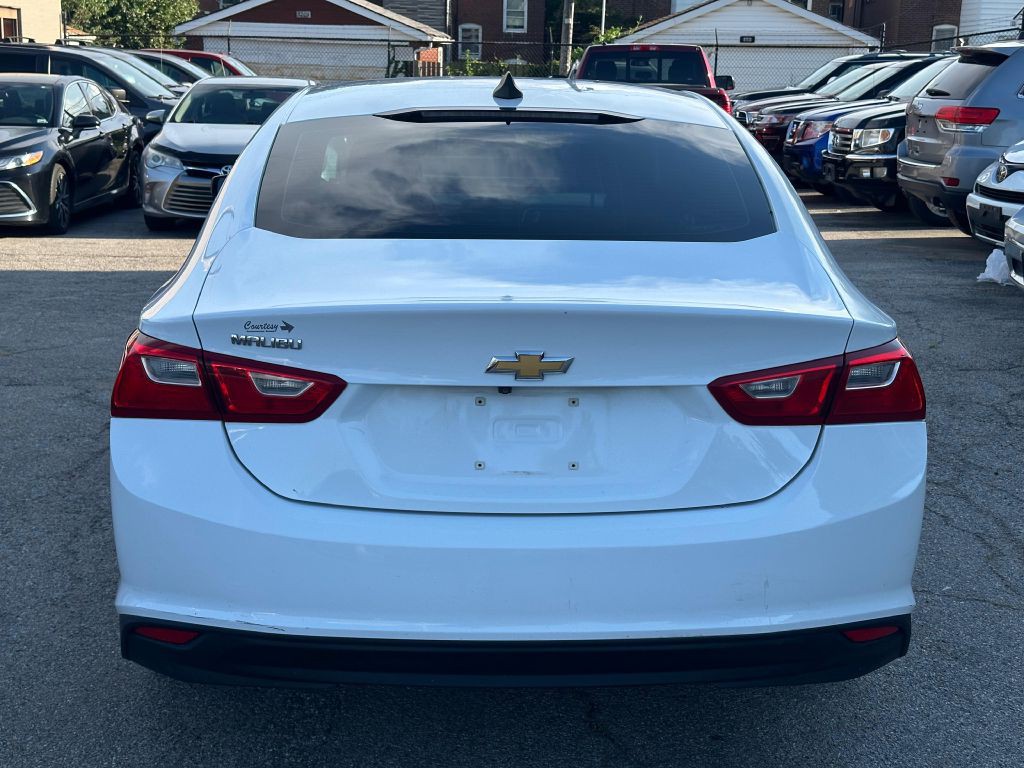 2017 Chevrolet Malibu Image 9