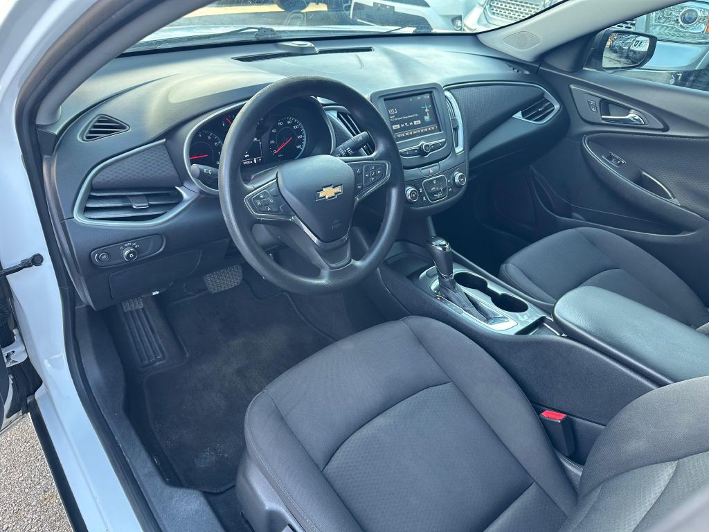 2017 Chevrolet Malibu Image 12