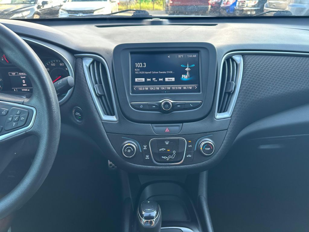 2017 Chevrolet Malibu Image 15