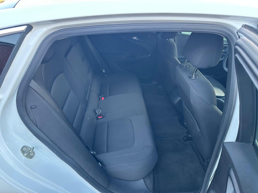 2017 Chevrolet Malibu Image 20
