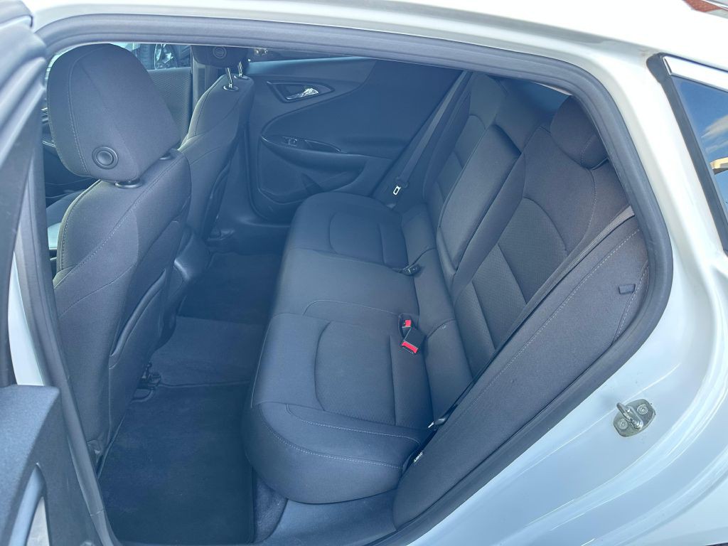 2017 Chevrolet Malibu Image 21
