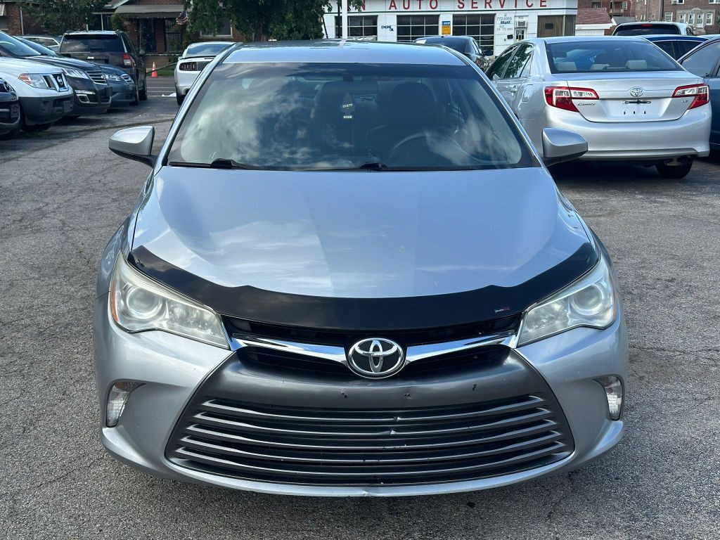 2017 Toyota Camry Image 2
