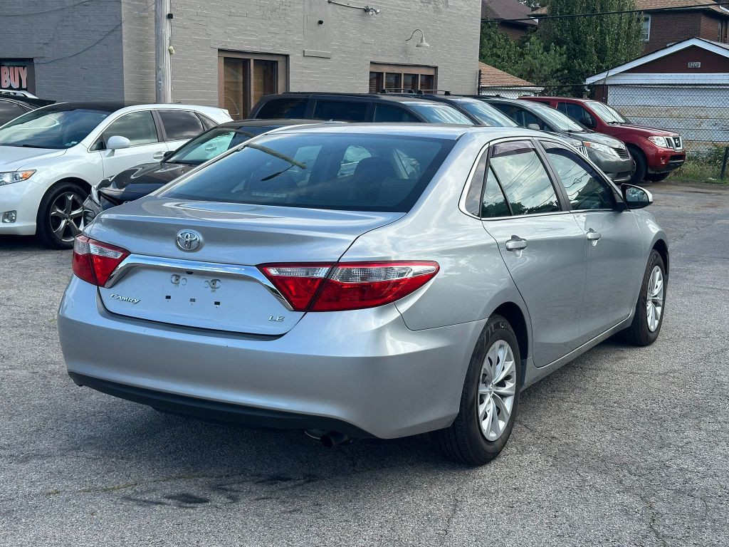 2017 Toyota Camry Image 4
