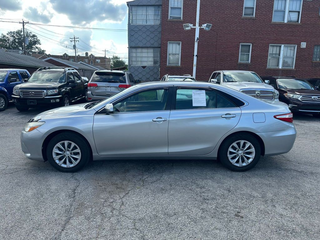 2017 Toyota Camry Image 6
