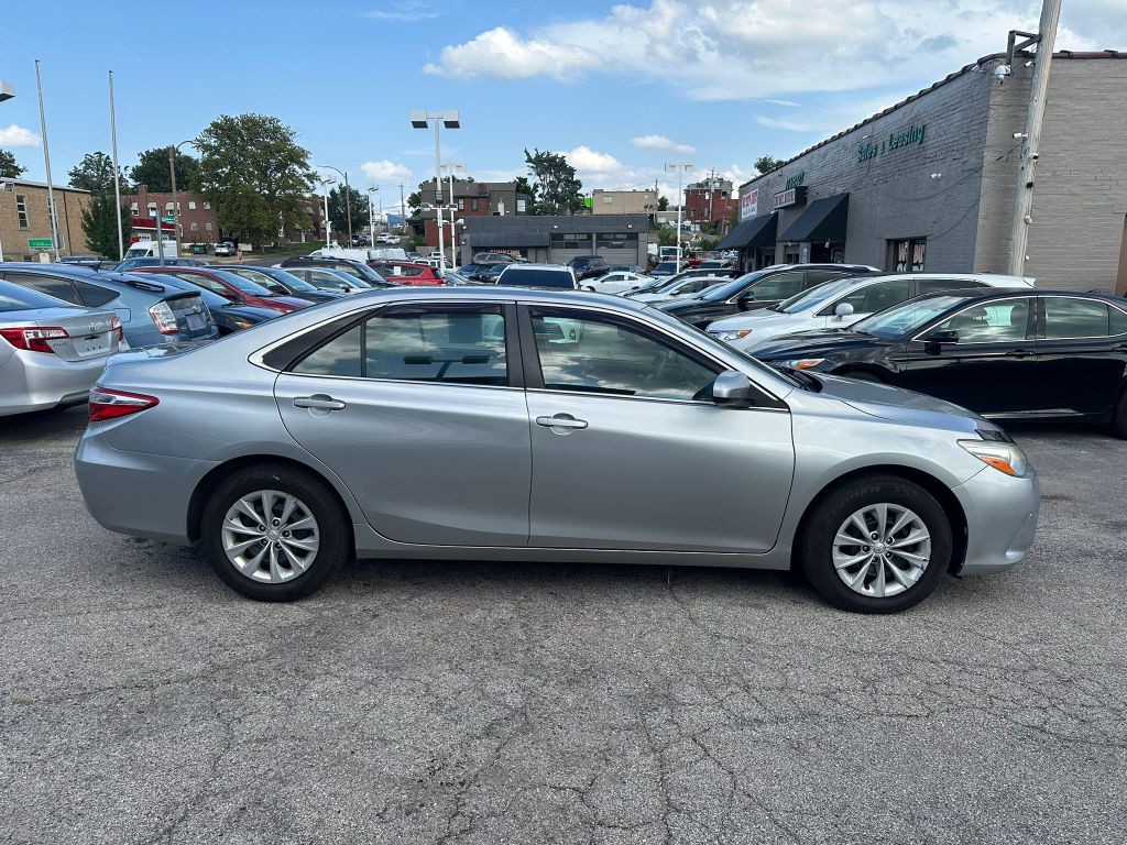 2017 Toyota Camry Image 7