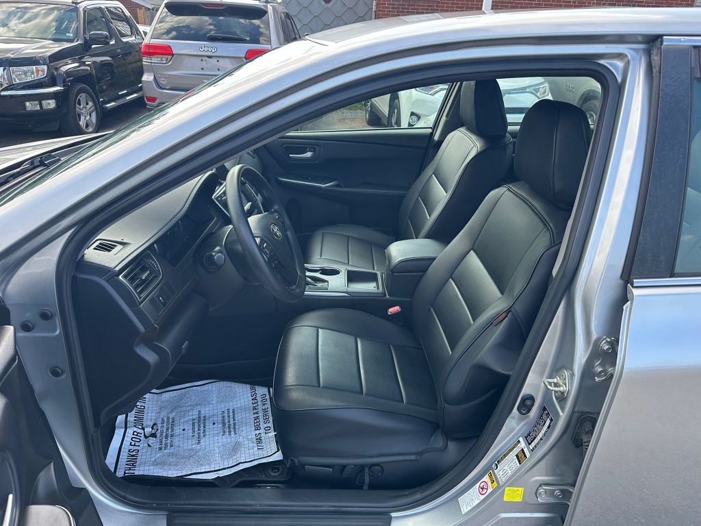 2017 Toyota Camry Image 11