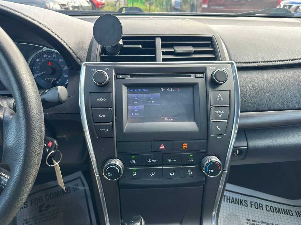 2017 Toyota Camry Image 14