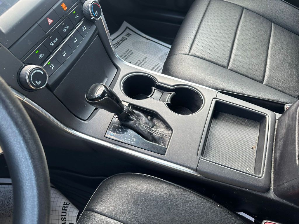 2017 Toyota Camry Image 17