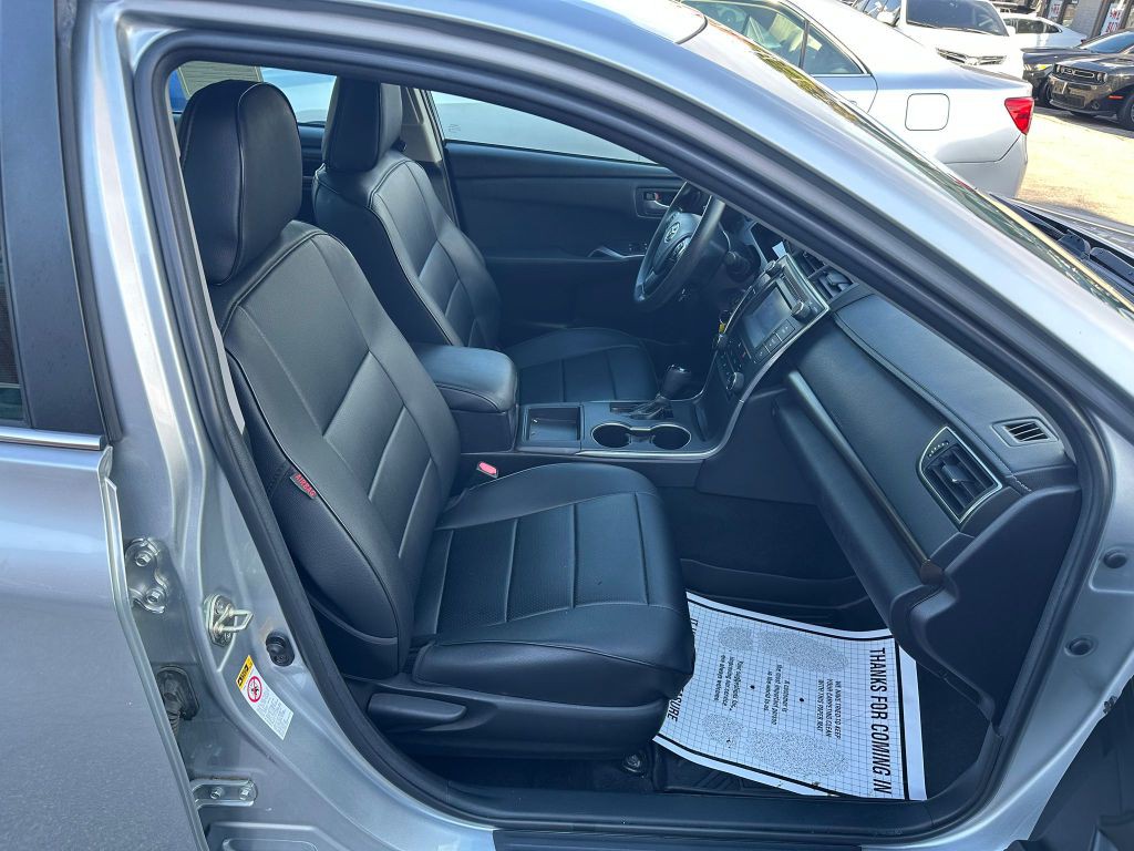 2017 Toyota Camry Image 18