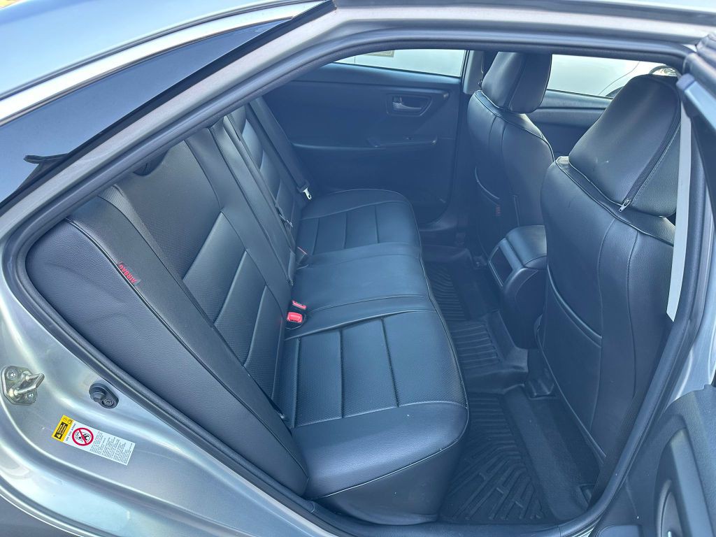 2017 Toyota Camry Image 21