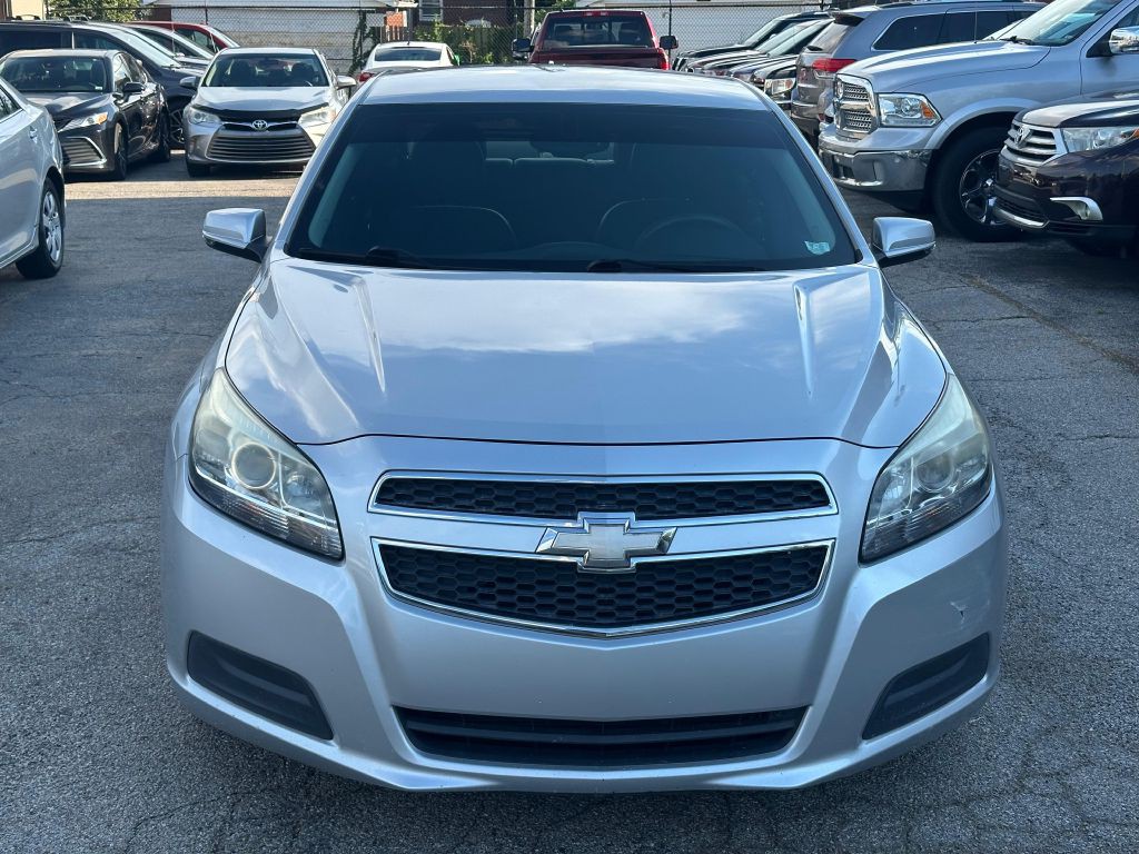 2013 Chevrolet Malibu Image 2