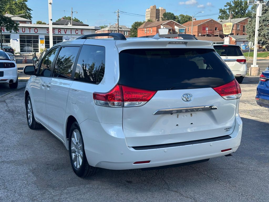 2012 Toyota Sienna Image 6