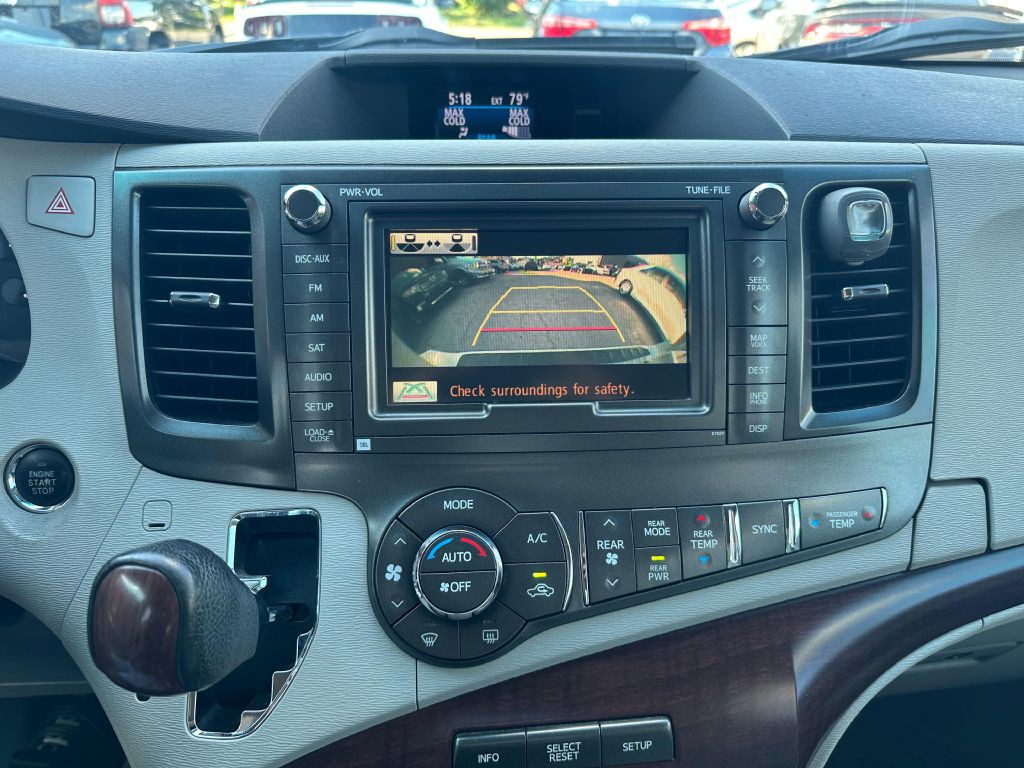 2012 Toyota Sienna Image 17