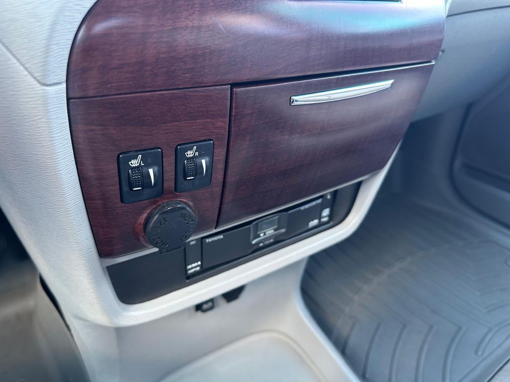 2012 Toyota Sienna Image 18