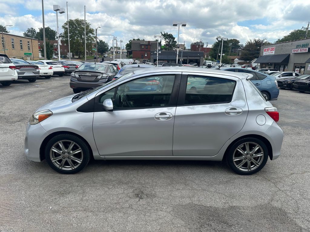 2012 Toyota Yaris Image 5