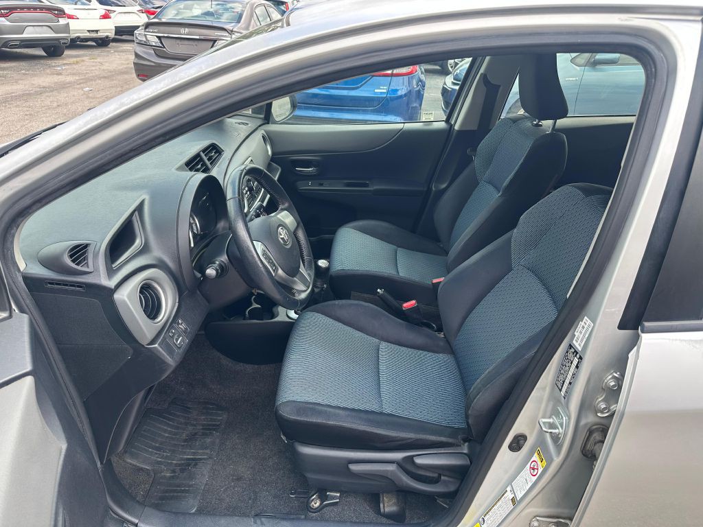 2012 Toyota Yaris Image 11
