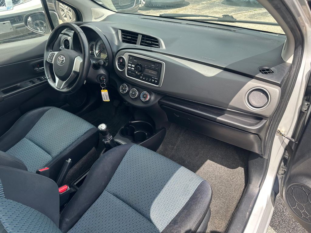 2012 Toyota Yaris Image 14