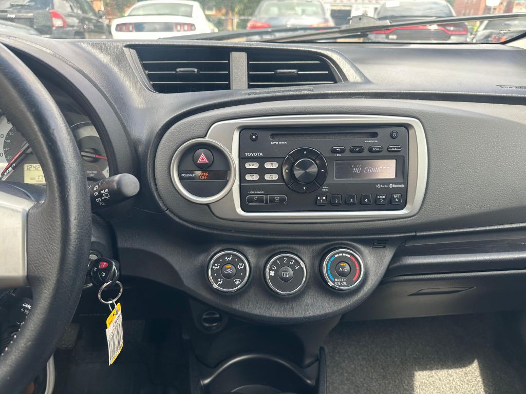 2012 Toyota Yaris Image 17