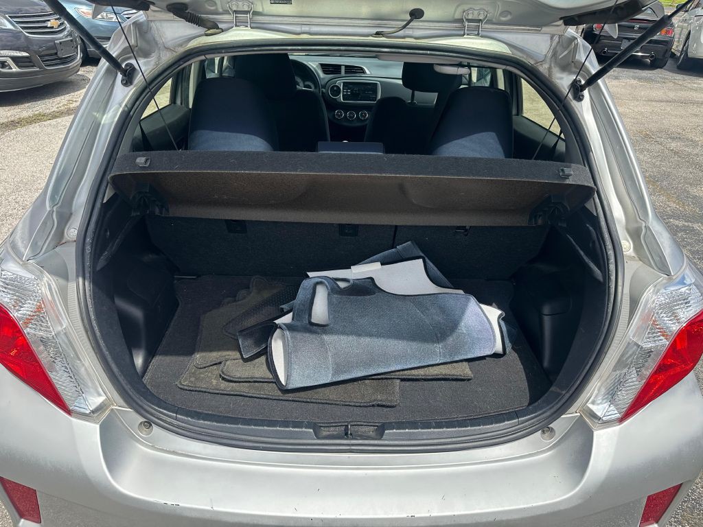 2012 Toyota Yaris Image 21