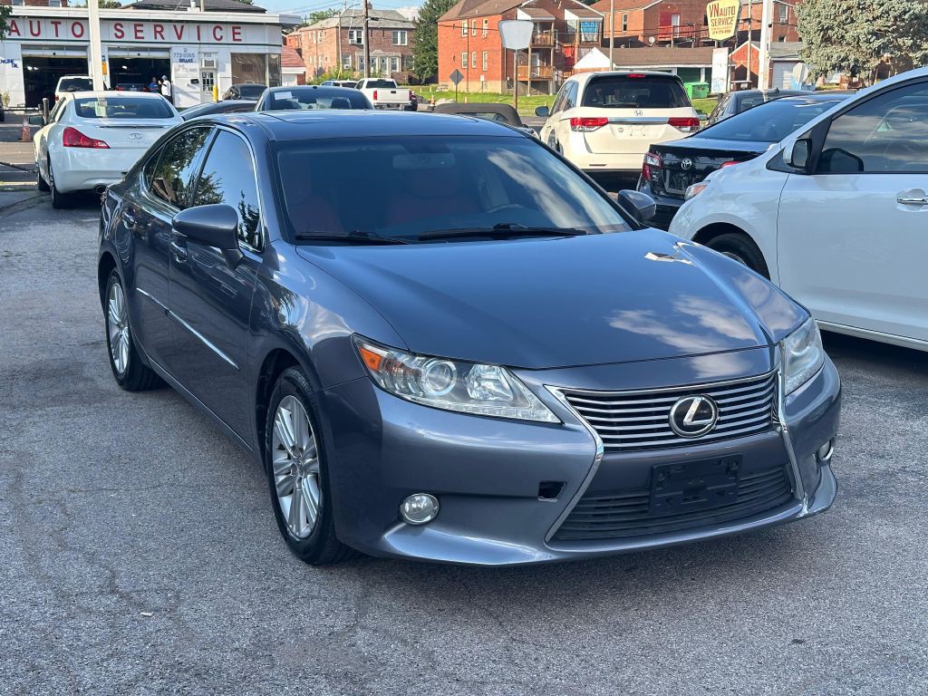 2013 Lexus ES Image 3
