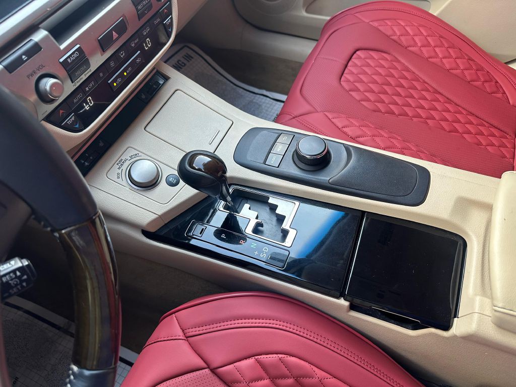 2013 Lexus ES Image 12