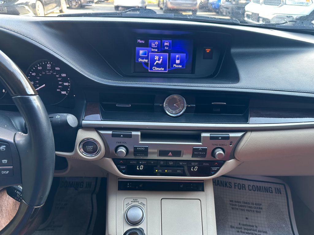 2013 Lexus ES Image 15