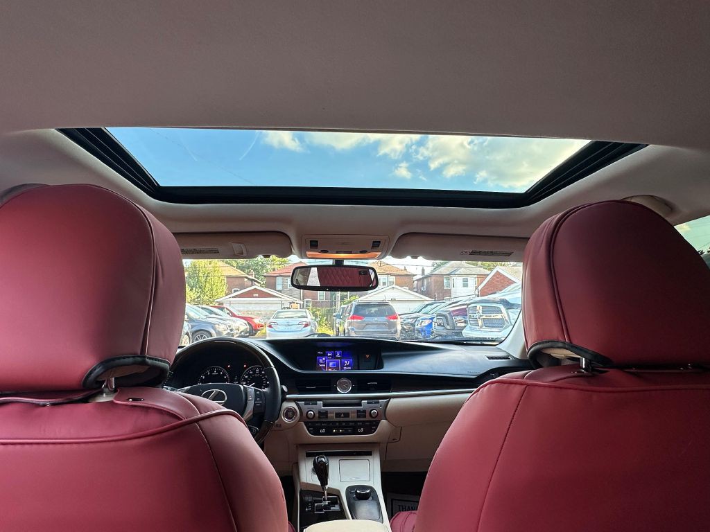 2013 Lexus ES Image 18