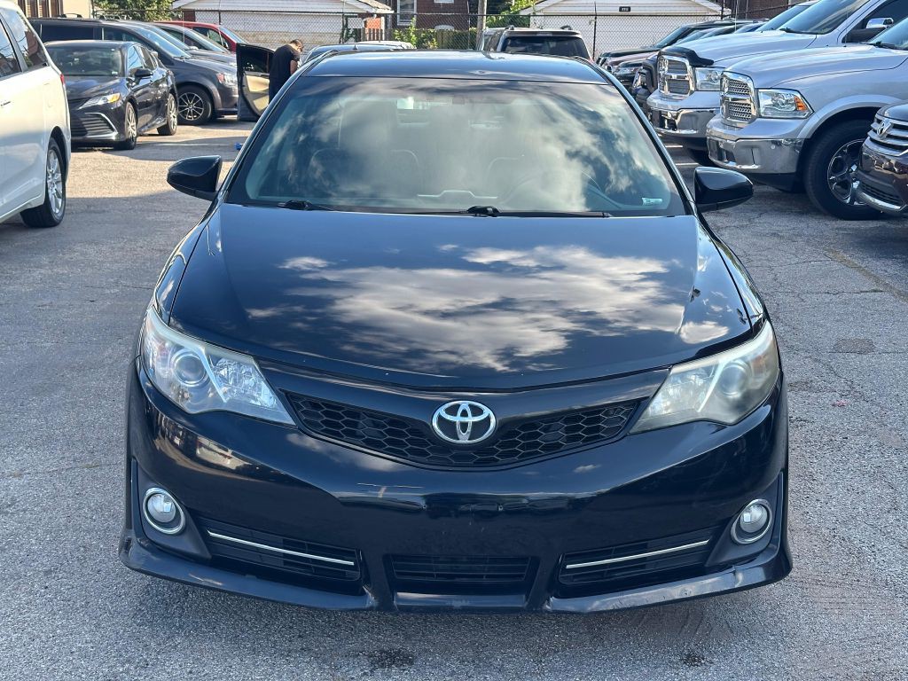 2012 Toyota Camry Image 2