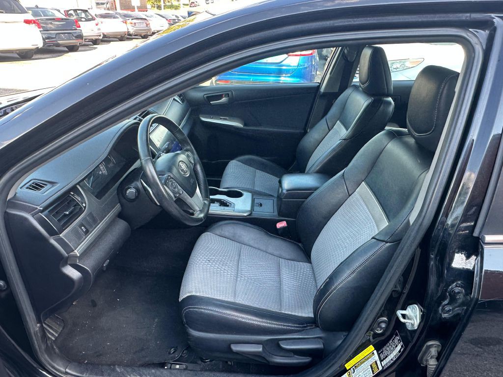 2012 Toyota Camry Image 11