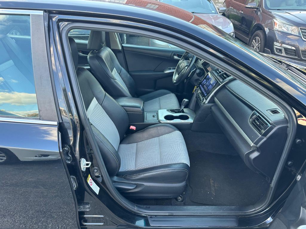 2012 Toyota Camry Image 18