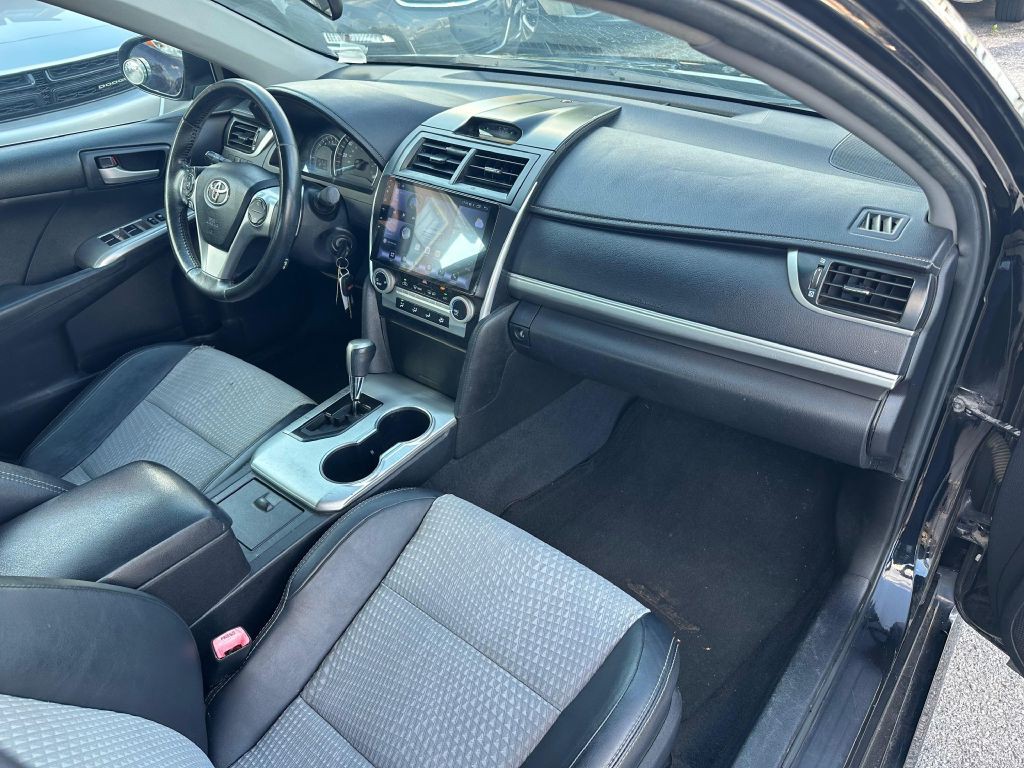 2012 Toyota Camry Image 19